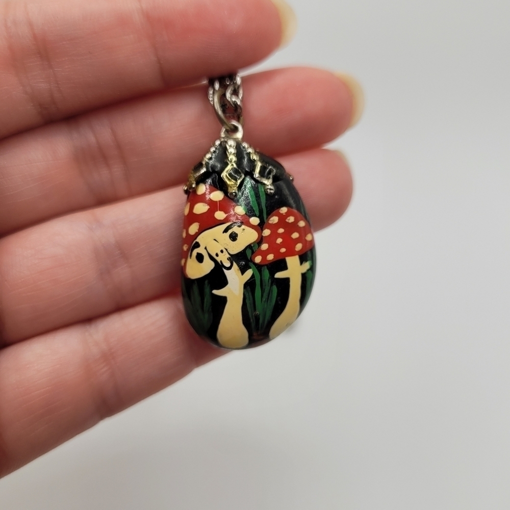 Hand-Painted vintage Mushroom Pendant Necklace - Picture 2 of 8